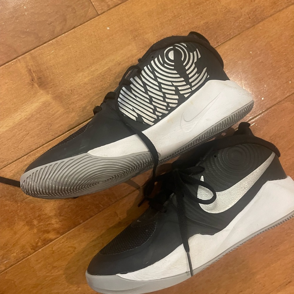 Nike boys basketball shoes size 4.5 Y
